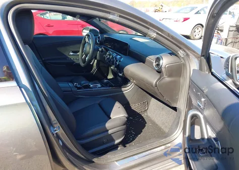 2019 Mercedes-Benz A 220 4Matic z USA, uszkodzony, nr VIN WDD3G4FB9KW022660